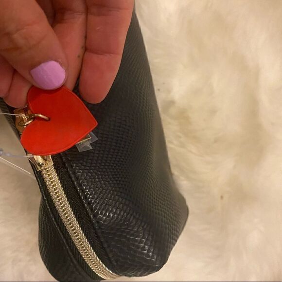 Heart Cosmetic Case BNWT #12  - Picture 6 of 8